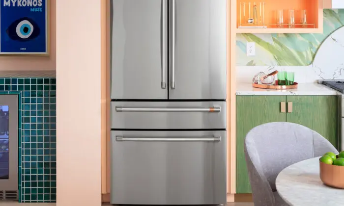 CAFÉ™ ENERGY STAR® 28.7 CU. FT. SMART 4-DOOR FRENCH-DOOR REFRIGERATOR WITH DUAL-DISPENSE AUTOFILL PITCHER